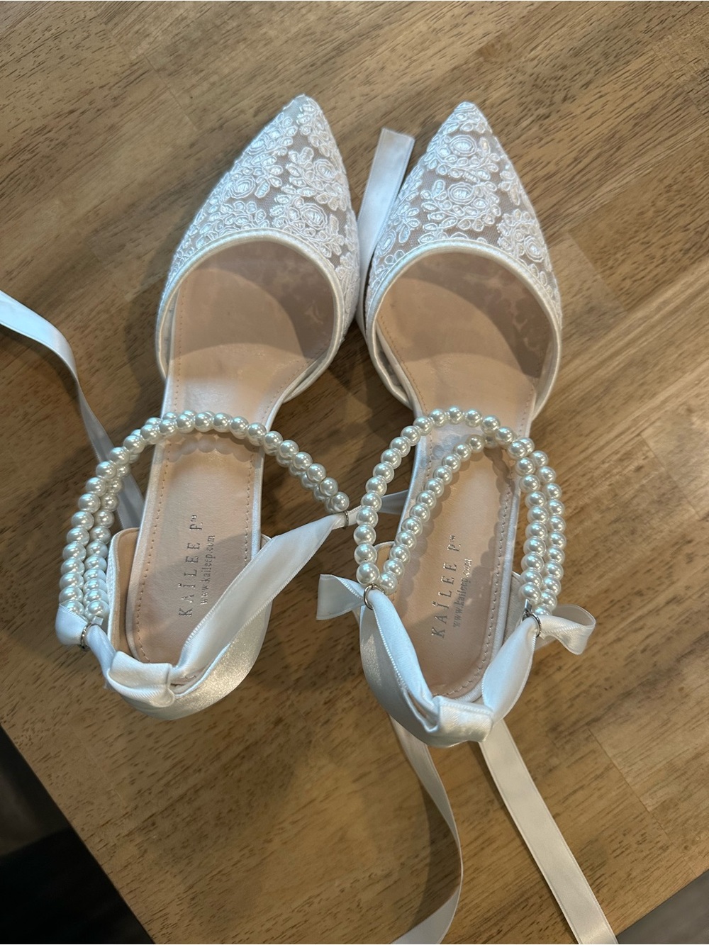 NWOT Crochet Lace Pointy Toe Wedding Kitten Low Heels with Double Pearls Strap - Picture 5 of 6